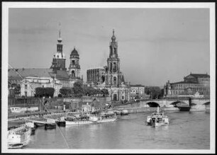 Dresden, Schloß, Hofkirche und Augustusbrücke : Dresden. Blick zum Terrassenufer entlang der Elbe auf die Silhouette der Altstadt mit Sekundogenitur, Ständehaus, Residenzschloss und Katholischer Hofkirche