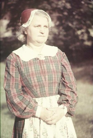 Reisefotos Skandinavien. Ältere Frau in Tracht