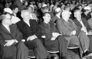 Chemiker: Artturi I. Virtanen, Gerhard Domagk, Frédéric Joliot-Curie, Hermann Staudinger; Karl Georg v. Hevesy