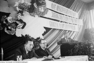 Dresden. Landesausschuss der Nationalen Front, der zum Kampf für die deutsche Einheit aufrief. Anwesend: Wilhelm Koenen und Otto Buchwitz, März 1951