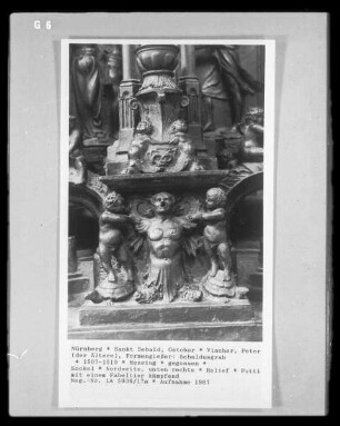 Sebaldusgrabmal — Relief