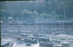 Stuttgart Hbf. Lok Baureihe 221 DC 481 Stuttgart-Zürich Gleisvorfeld Zollamt Rangierbetrieb Lok Baureihe 261