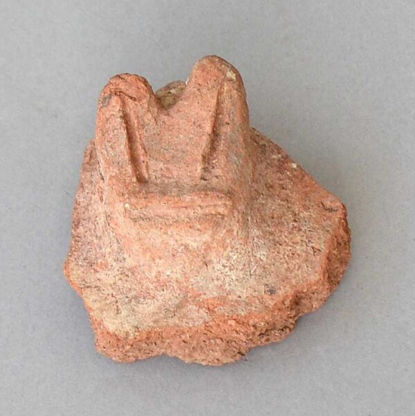 Animal head made of clay (clay shard)