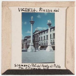 Vicenza: Piazza dei Signori, Palazzo del Monte di Pièta (Foto 1944)
