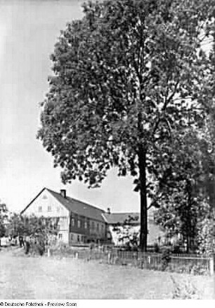 Bischofswerda-Schönbrunn. Dreiseithof (19. Jahrhundert). Wohnhaus. Straßenansicht