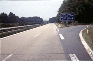Einfahrt in Kreisel Südwest (Karlsruhe Richtung Baden-Baden) von Nebenfahrbahn West (Karlsruhe Richtung Basel)