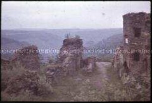 Blick auf die Ruine der Winneburg in Cochem an der Mosel