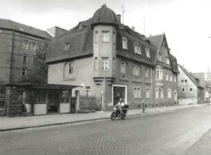 Dippoldiswalde, Bahnhofstraße 22. Wohnhaus mit Ladeneinbau. Straßenansicht