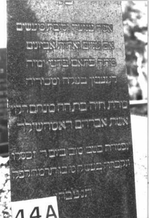 Grabstein 44 (Index: 100114478) Material: Granit Zustand: gut Maße HxBxT: 190x57x31 cm Beschreibung: Obelisk, getreppter Sockel: Grabstein 44A