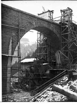 Fertig gestellter Bogen des neuen Viaduktes