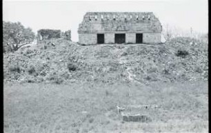 Uxmal, Cementerio (UXM: CMNT)