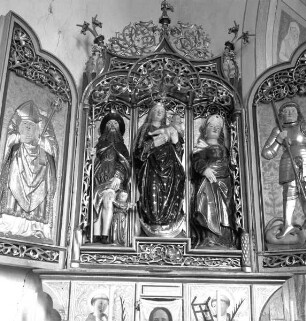 Linker Seitenaltar — Madonna zwischen den Heiligen Rochus und Agatha