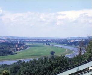 Dresden-Loschwitz. Blick vom Elbhang über den Elbbogen nach Westen