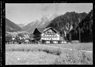 Österreich, Mayrhofen. Stilluptal mit Gasthof Stillupklamm