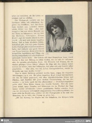 [Junge Frau mit geneigtem Kopf]