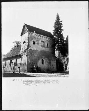 Torbau des ehemaligen Benediktinerklosters