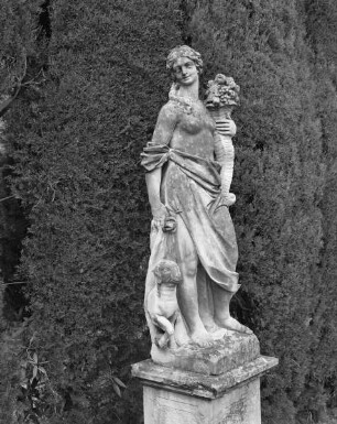 Garten der Villa Capponi — Schwimmbecken — Statue