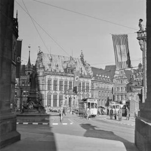 Der Schütting in Bremen, Haus der Kaufmannsgilde, mit Hakenkreuzfahne