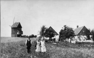 Kodersdorf-Wiesa. Windmühlengehöft Hartmann mit Bockmühle, Repro (Bildersammlung Liesbeth Lehnigk, geb. Hartmann, Wiesa, der Tochter des letzten Windmüllers)