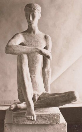 Sitzender Jüngling
