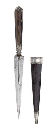 Dolchmesser mit geöhrter Nadel in Scheide, L.041 a-d