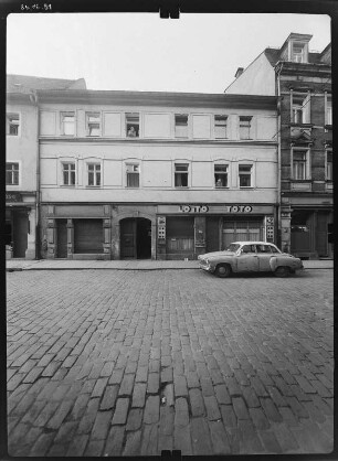 Pirna-Altstadt, Schmiedestraße 27. Wohnhaus mit Läden (1795 ?). Straßenfront