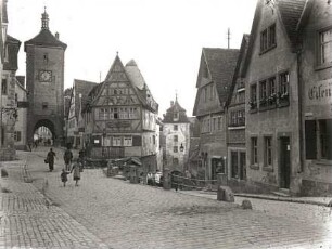Rothenburg ob der Tauber. Plönlein mit Sieberstor (links) und Kobolzeller Tor