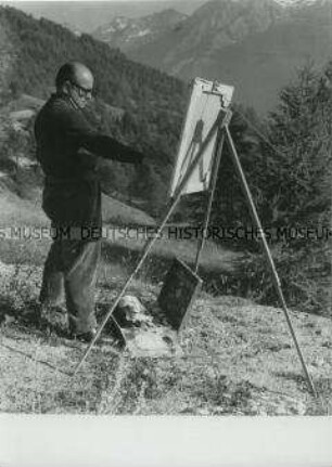 Der Maler Aligi Sassu bei einem Künstlerwettbewerb in Sestriere (Italien)