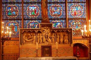 Paris - Notre Dame : Altar in einem Seitenflügel der Kirche Notre Dame. Paris, 2006
