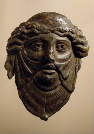 Maske mit archaistischen Zügen. Dionysos