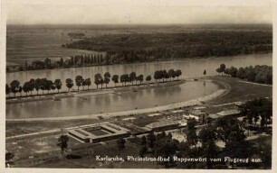 Postkartenalbum mit Motiven von Karlsruhe. "Karlsruhe, Rheinstrandbad Rappenwört vom Flugzeug aus". Rheinstrandbad Rappenwört