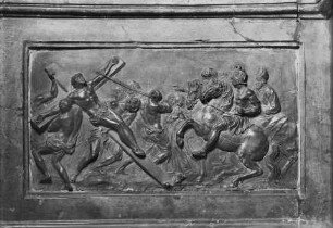 Predella: Relief mit der Darstellung der Kreuzaufrichtung