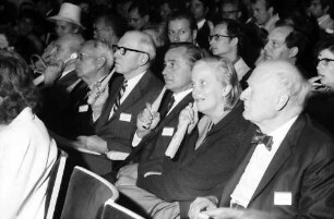 20. Tagung 1970 Chemiker; Sitzreihen während Vortrag: Ronald G. Norrish, Harold C. Urey, Robert S. Mulliken, Lord George Porter of Luddenham, Dorothy Hodgkin, Lars Onsager