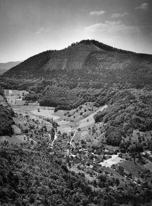 Im Pfälzerwald, Blick vom Trifels auf den Rehberg