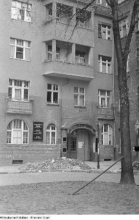 Aufnahmen verschiedener Baptisten-Kapellen in der Schmidtstraße, Gubener Straße und Boddinstraße in Berlin