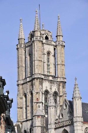 Gent - Domturm : Der Turm des Domes Sankt Bavo, aufgenommen in Gent am 2. April 2010