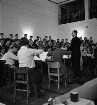 Theodor-Mommsen-Schule: Hamburger Straße: Theodor-Mommsen-Fest: Schulchor und Schulorchester unter der Leitung von Fritz Alshuth