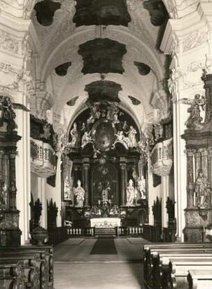 Tschechien. Nordböhmen. Doxan (Doksany bei Raudnitz an der Elbe). Ehem. Prämonstratenserinnen-Kloster (1144 gegr.). Kirche (1709/1733 barockisiert). Blick durch das Mittelschiff nach Osten. Ansicht mit Hochaltar und Gewölbemalereien (J. Hiebl)