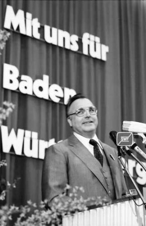 Freiburg: Stadthalle, Wahlkundgebung zur Landtagswahl Baden-Württemberg, Rede: Kanzlerkandidat Ministerpräsident Rheinland-Pfalz, Helmut Kohl