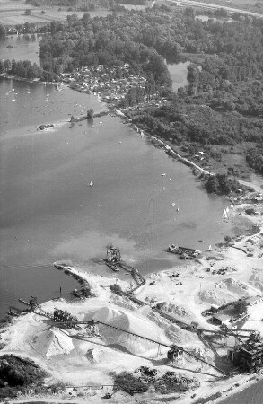 Plittersdorf: Bagger und Erholungsee mit Inseln und Kieswerk, Goldkanal, bei Illingen