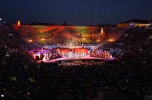 Verona - Opernaufführung in der Arena : Aufführung der Oper "Aida" in der Arena von Verona, aufgenommen 2007