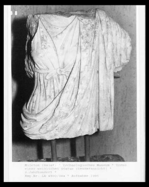 Torso einer weiblichen Statue