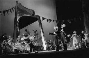 Szenenbilder aus der heiteren Oper "Schneider Wibbel" von Mark Lothar an der Komischen Oper Berlin