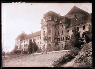 Kloster; Ostfassade
