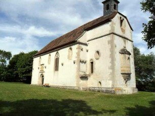 Kirche von Südosten (im Kern Romanisch) mit Chortum (mit Chorapside) sowie Langhaus über Traufseiten