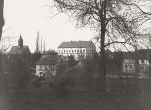 Pfarrkirche : Ortsteilansicht mit Pfarrkirche und Schule (?)