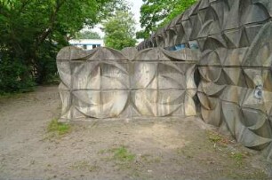 Formsteinwand Berlin-Fennpfuhl, Bernhard-Bästlein-Straße