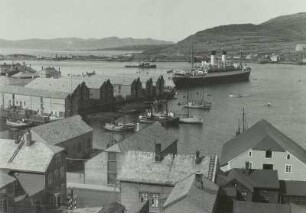 Hammerfest, Norwegen. Hafen mit Passagierschiff "Monte Cervantes" (HSDG-Spitzbergenfahrt der Monte Cervantes Leonhardt 1928)