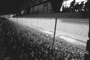 Fußballspiel KSC : Bayern München im Wildparkstadion