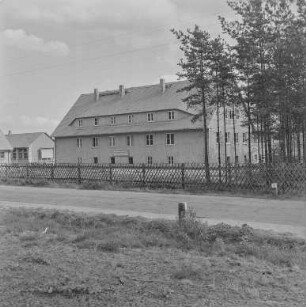 MTS, Maschinen Traktoren Station Mücka : Mücka. Maschinen-Traktoren Station (MTS). Ansicht eines Gebäudes